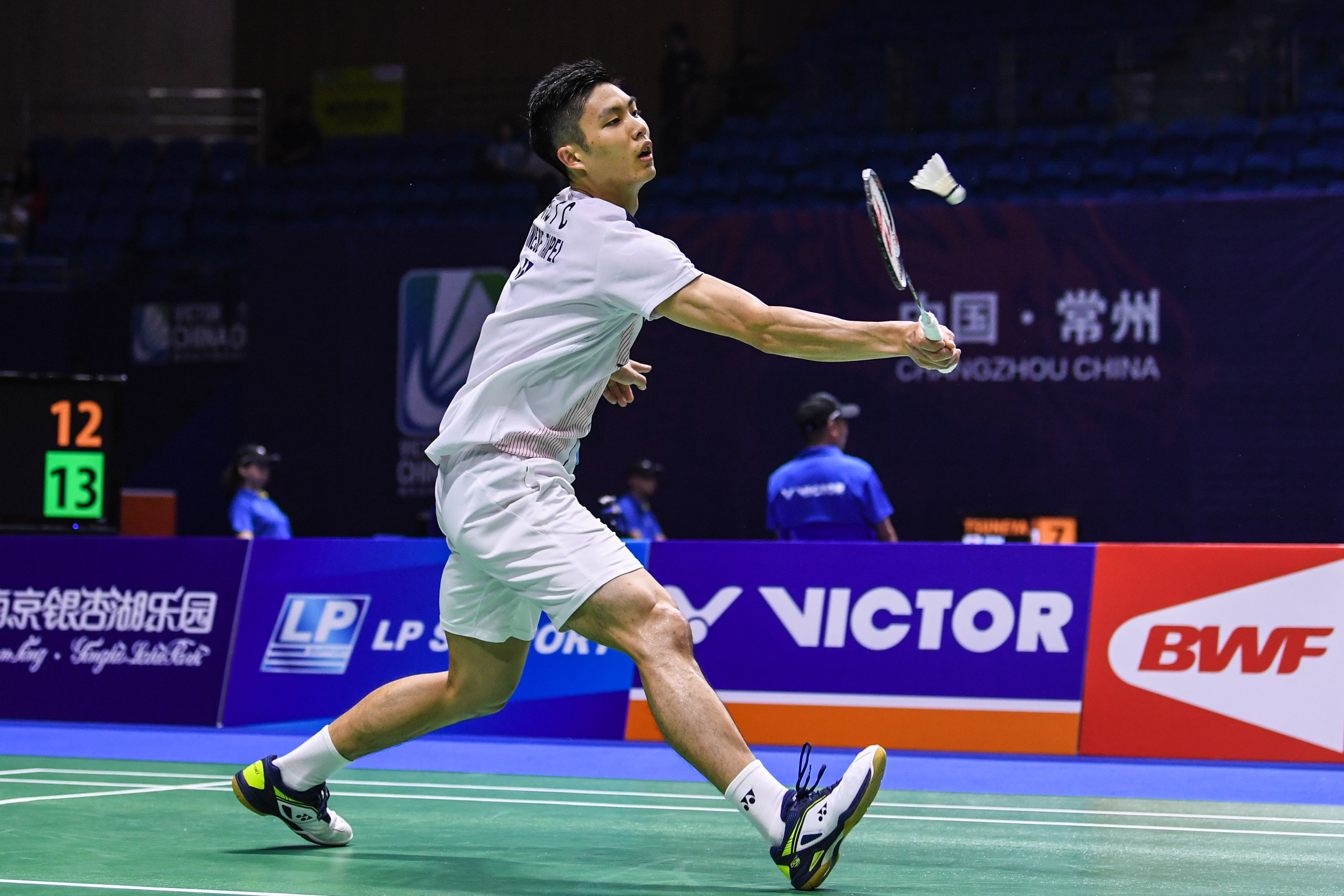 交由高三振 交由高三振